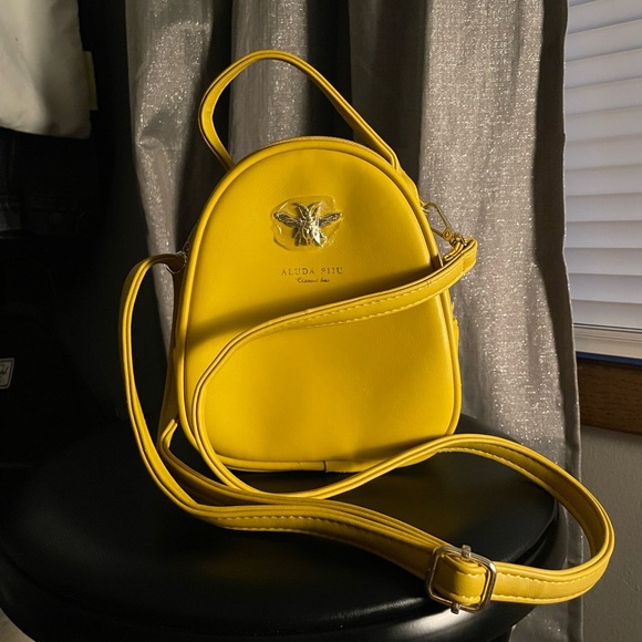 Bee Crossbody Shoulder Bag by Aluda Piju NWOT - Picture 1 of 9